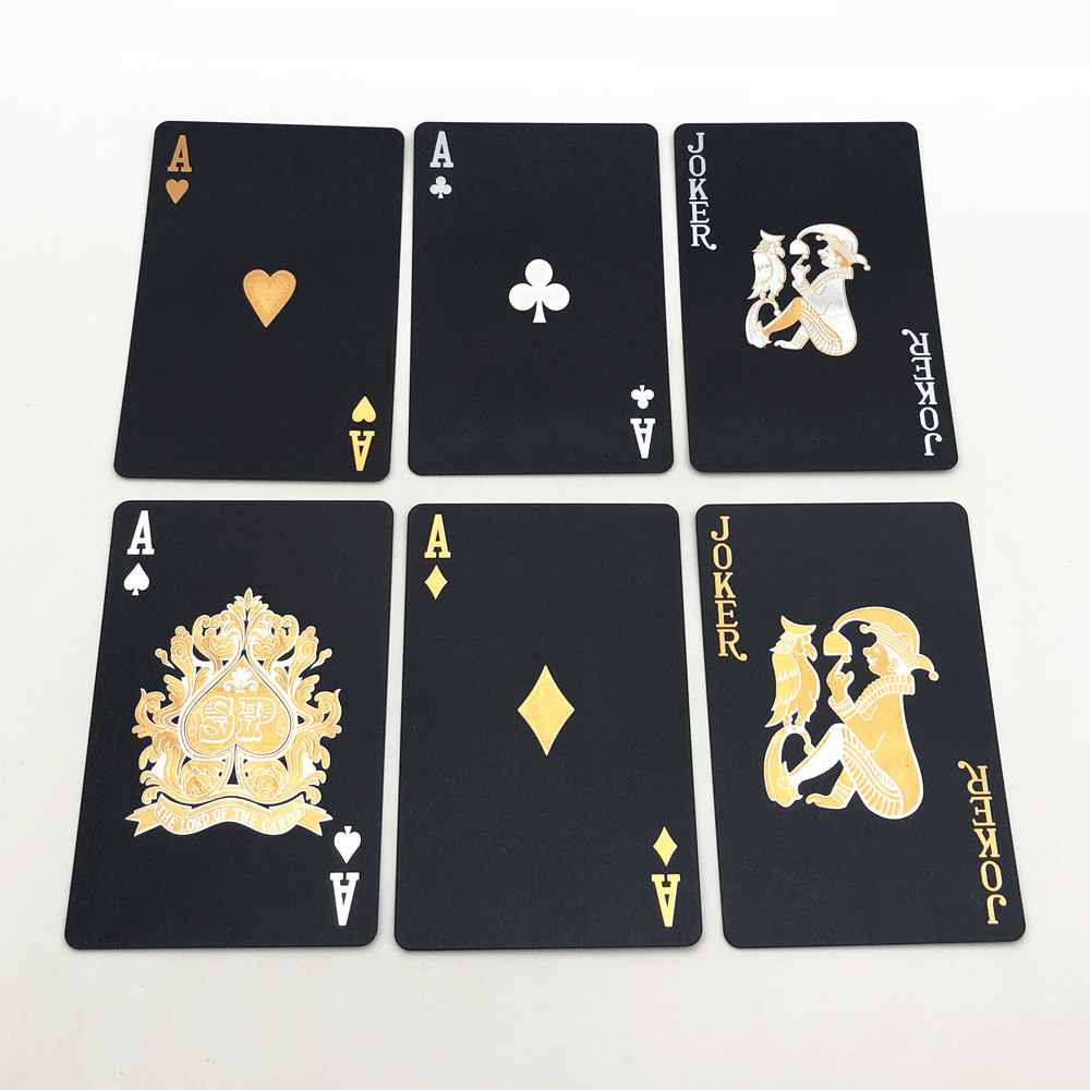 Jeu de cartes en or
